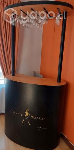 Bar color negro modelo Johnnie Walker