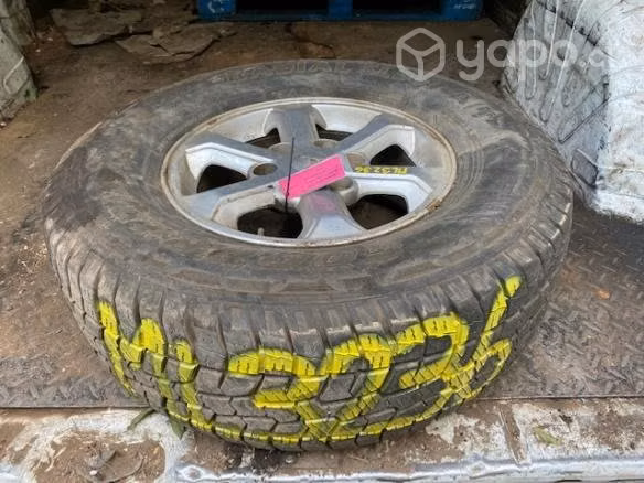 Llanta aluminio con neumatico 265 70 R16 (ML3236)