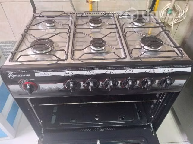 Cocina 6 platos con horno.. solo 3 usos