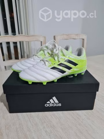 Zapatos de Futbol N°35 marca Adidas
