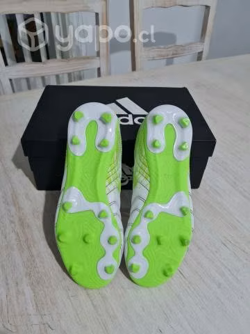 Zapatos de Futbol N°35 marca Adidas