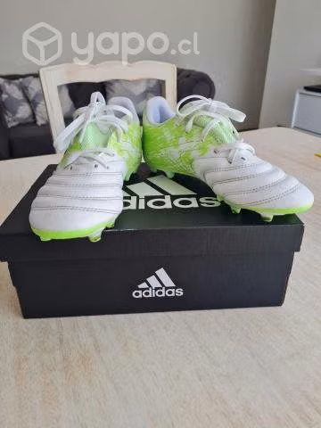 Zapatos de Futbol N°35 marca Adidas