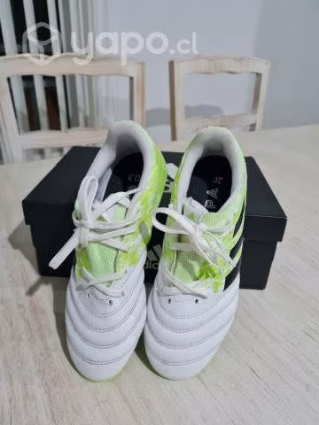 Zapatos de Futbol N°35 marca Adidas