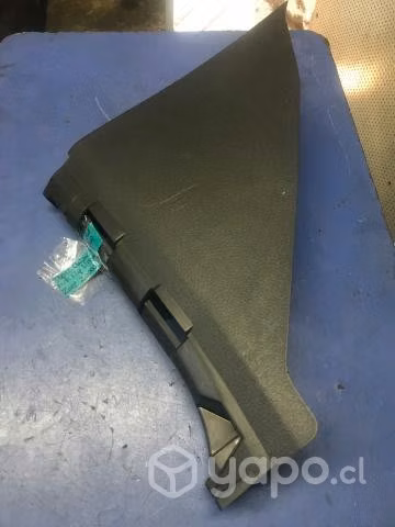 Tapiz cubre pilar delantero inferior izquier NP300
