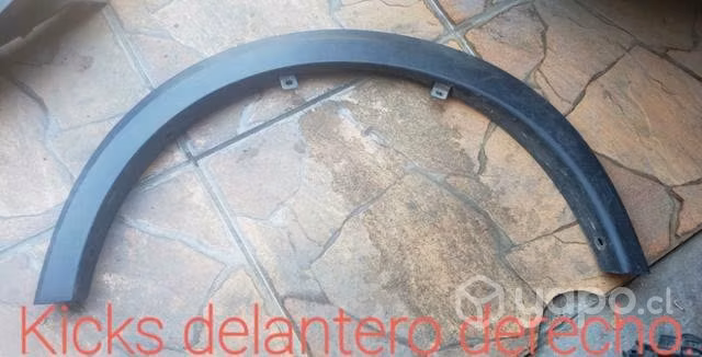 Moldura paso rueda delantero derecho Kicks 2017 20
