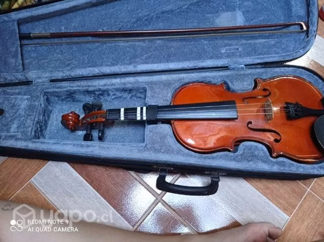 Violín Etinger 3/4, con detalle en cuerdas