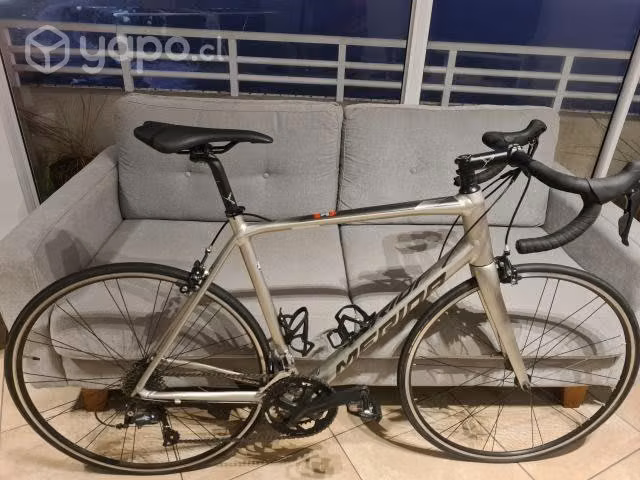 Bicicleta ruta Merida scultura 200 con accesorios