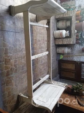 Cama antigua/sillones / mesas/camas