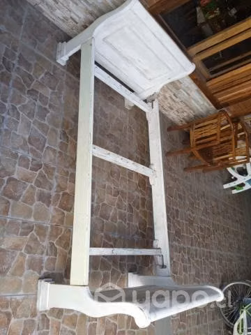 Cama antigua/sillones / mesas/camas