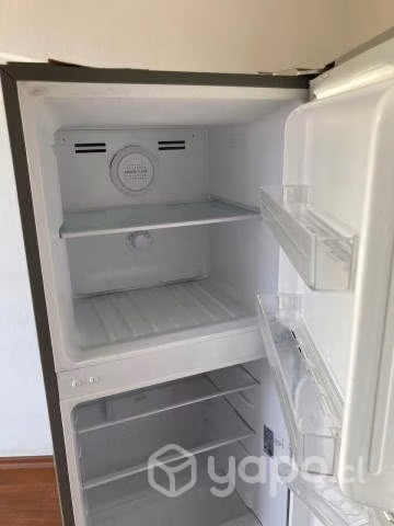 Refrigerador Mademsa Altus 1200 Inox Con Freezer 1