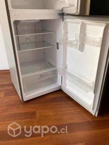 Refrigerador Mademsa Altus 1200 Inox Con Freezer 1
