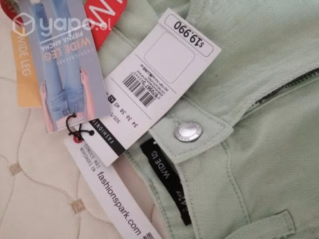 Pantalones. Entrego en metro la moneda