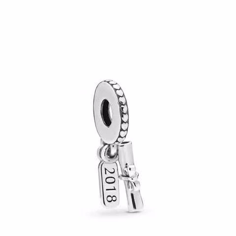 Pandora Usada con 9 charms
