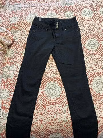 Pantalón negro opposite