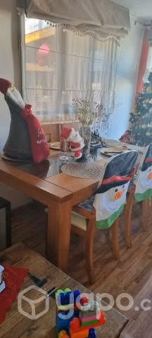 Comedor de madera con seis sillas