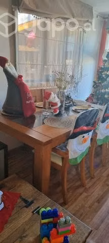 Comedor de madera con seis sillas