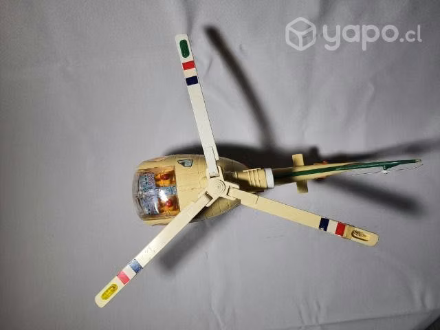 Hermoso helicóptero a baterías, una excelente piez