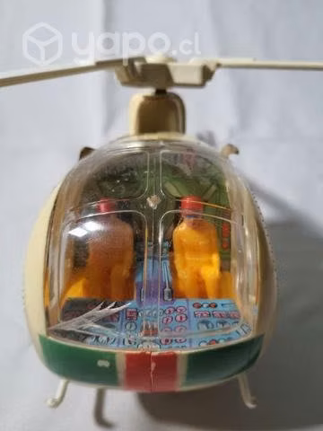 Hermoso helicóptero a baterías, una excelente piez