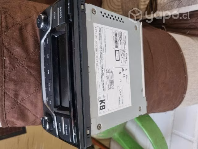 Radio Nissan NP300 con detalle