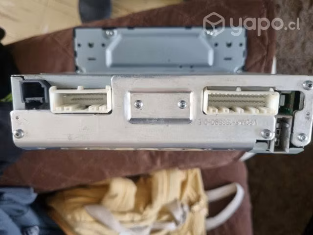 Radio Nissan NP300 con detalle - Imagen 2