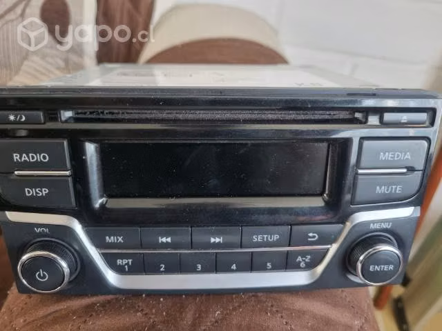 Radio Nissan NP300 con detalle - Imagen 3