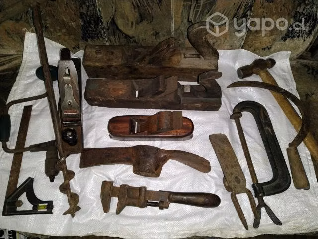 Antigüedades ,reliquias,del pasado ,herramientas