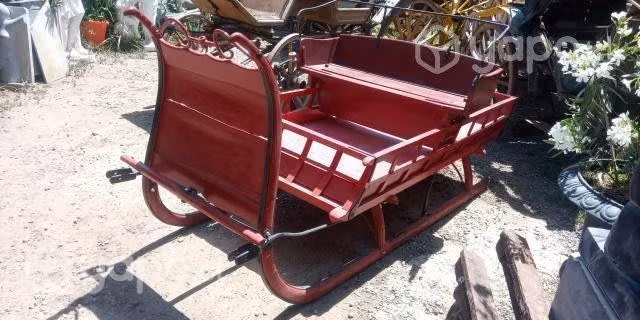 Legitimo antiguo trineo de renos Finlandes