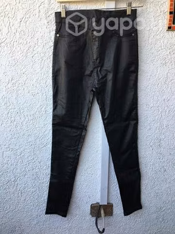 Pantalón de cuerina talla 38/40