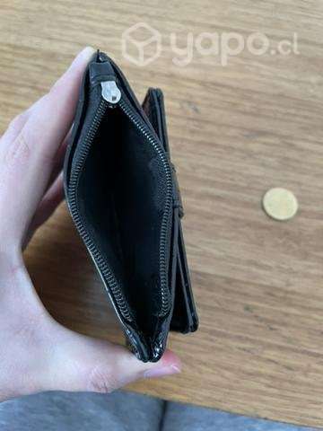 Billetera de mujer compacta. Detalle en el cierre - Imagen 3