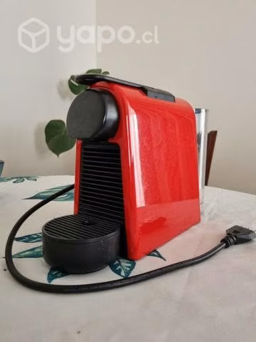 Cafetera nespresso essenza mini red