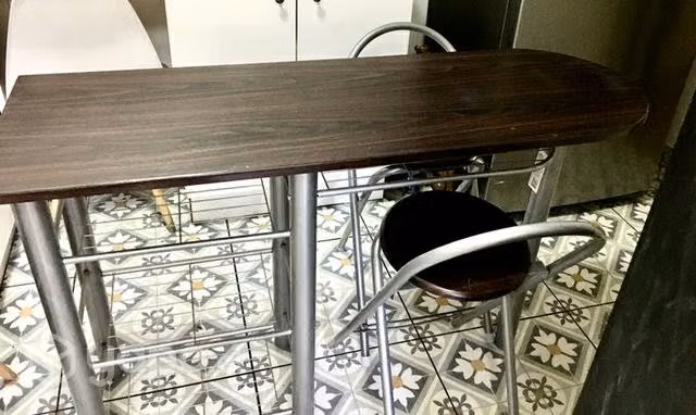 Mesa y 2 sillas