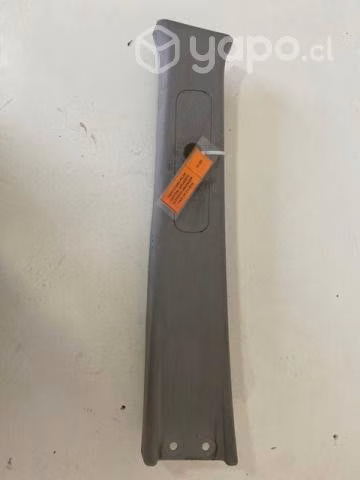 Tapiz cubre pilar central izq sup Pick Up 2016