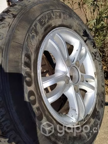 Llanta con neumático 215 80 R 16