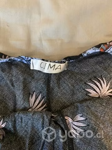 Vestido negro con diseños
