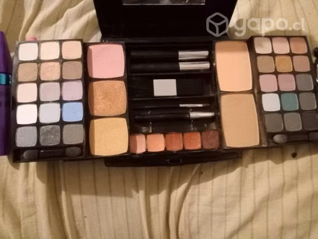 Maquillaje nuevo y lentes de sol