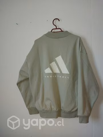 Sudadera suelta ideal para deportes