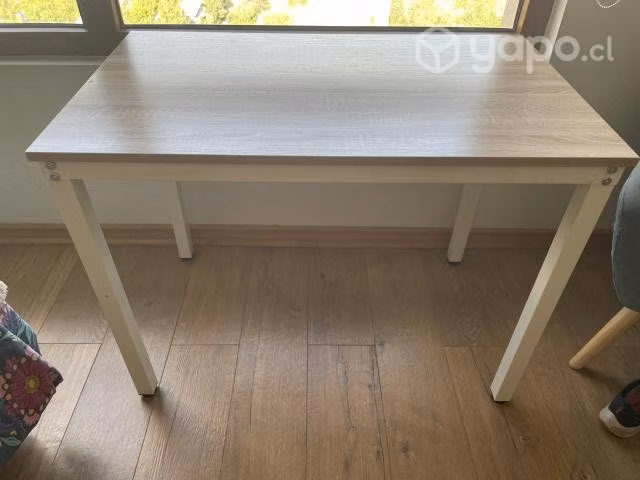 Escritorio patas metálicas y madera