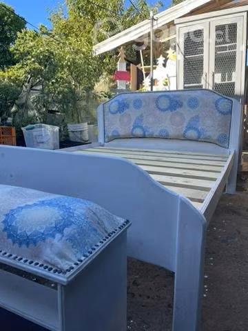 Cama de 2 plazas más banqueta