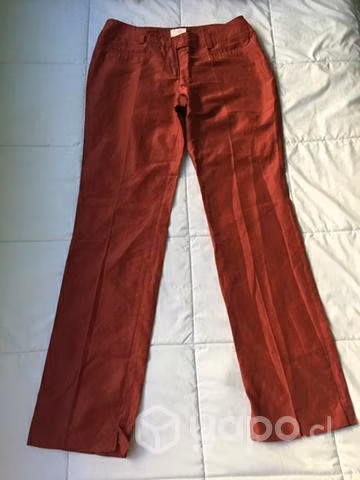 Pantalón/tipo satén en talla 38.
