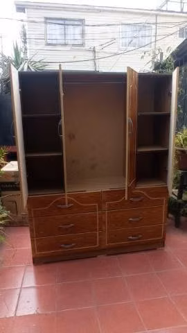 Closet casi nuevo