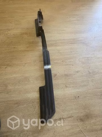 Tapiz cubre zocalo delan izquierdo Vw Amarok 2015