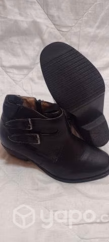 Botines Unisport usado una sola vez solo efectivo