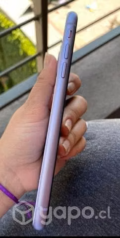 IPhone 11 color morado 64gb batería al 83%