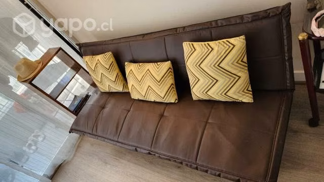 Futon cuerina poco uso buen estado