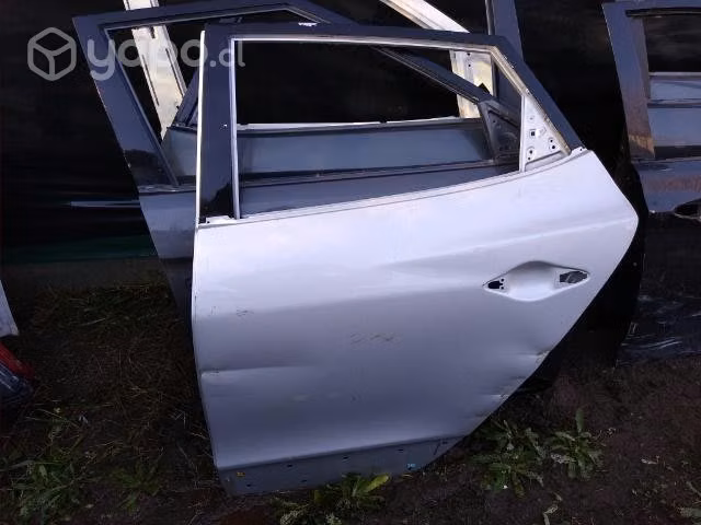 Puerta Hyundai Tucson trasera izquierda 10 a 15