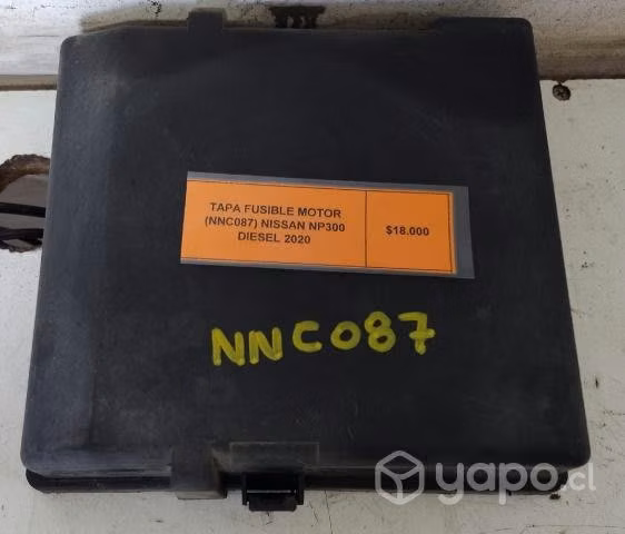 Tapa Fusible Motor (NNC087) Nissan NP300 Diesel 20