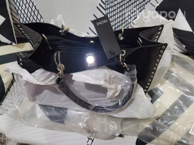 Cartera negra marca Prune Nueva