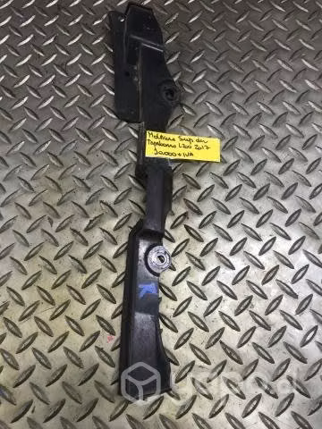 Moldura superior derecha tapabarro Mitsubishi L200