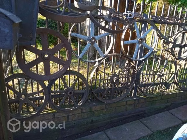 Antiguas ruedas de fierro todas mebibas