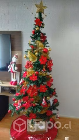 Árbol de Navidad con sus adornos